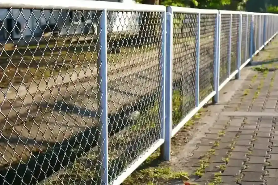 The Installation Process Of Chain Link Fencing Explained in El Paso, TX
